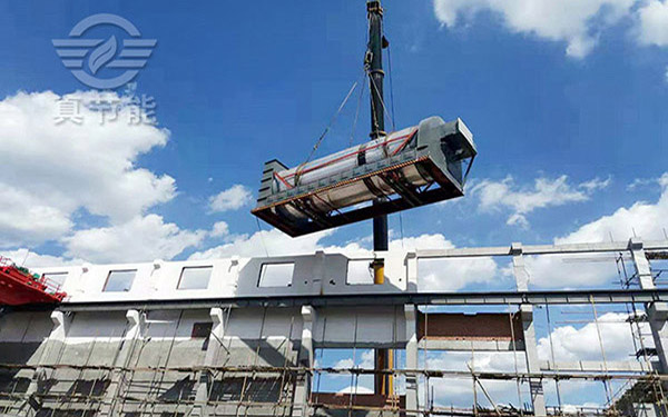 新型污泥烘干機吊裝現(xiàn)場 新型污泥烘干機吊裝現(xiàn)場